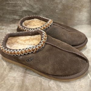 Slightly Used Women’s Tasmins UGGS color: Burnt Cedar